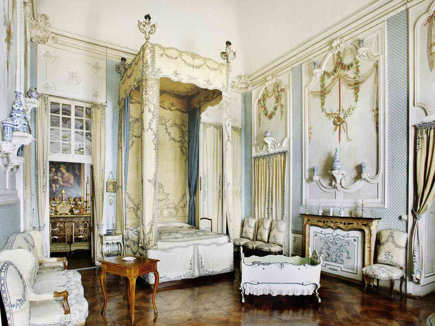 Baroque Beauty: Ornate And Dramatic Interiors