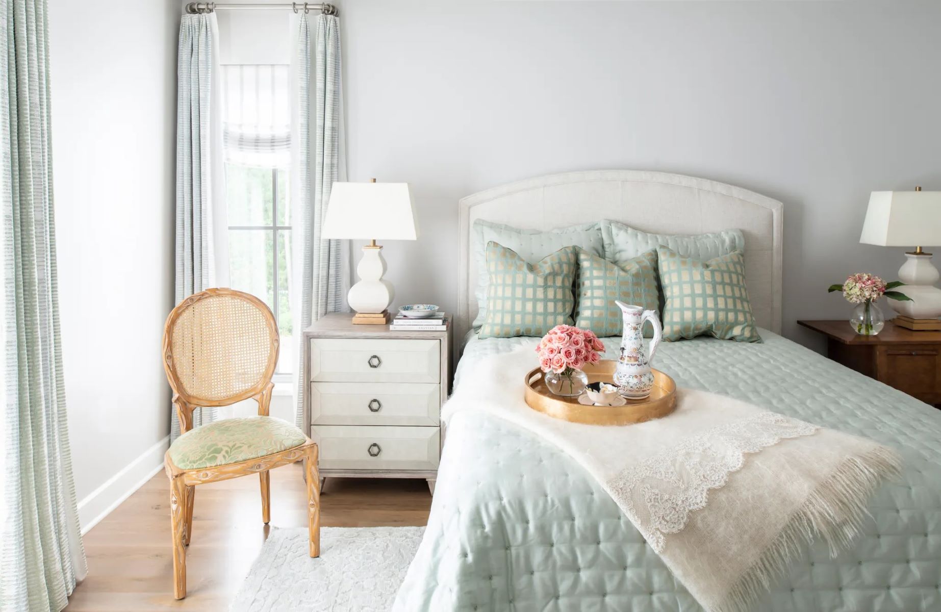 Creating A Cozy Guest Room With Vintage Touches