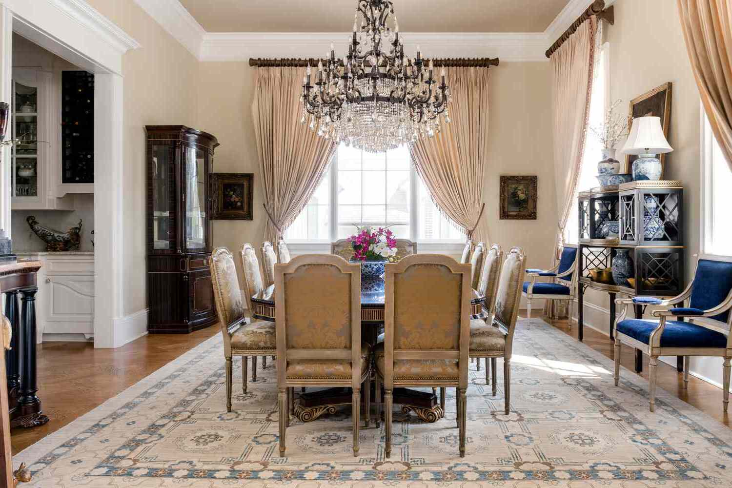 Dining In Style: Elegant Eating Spaces