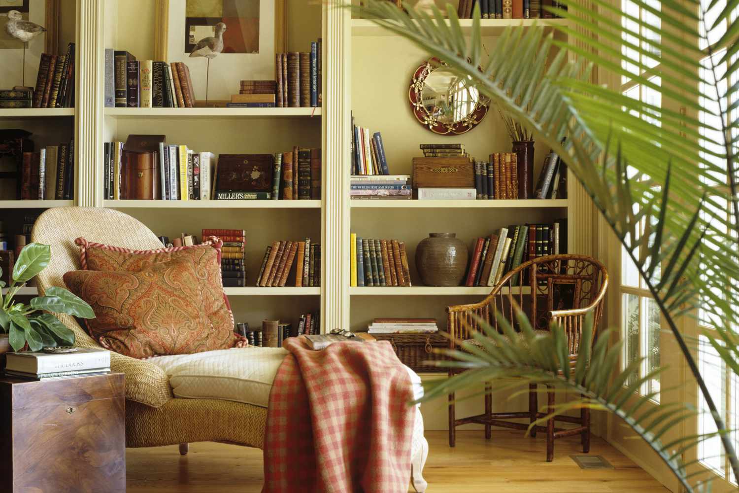 Turning A Spare Room Into A Relaxing Vintage Library