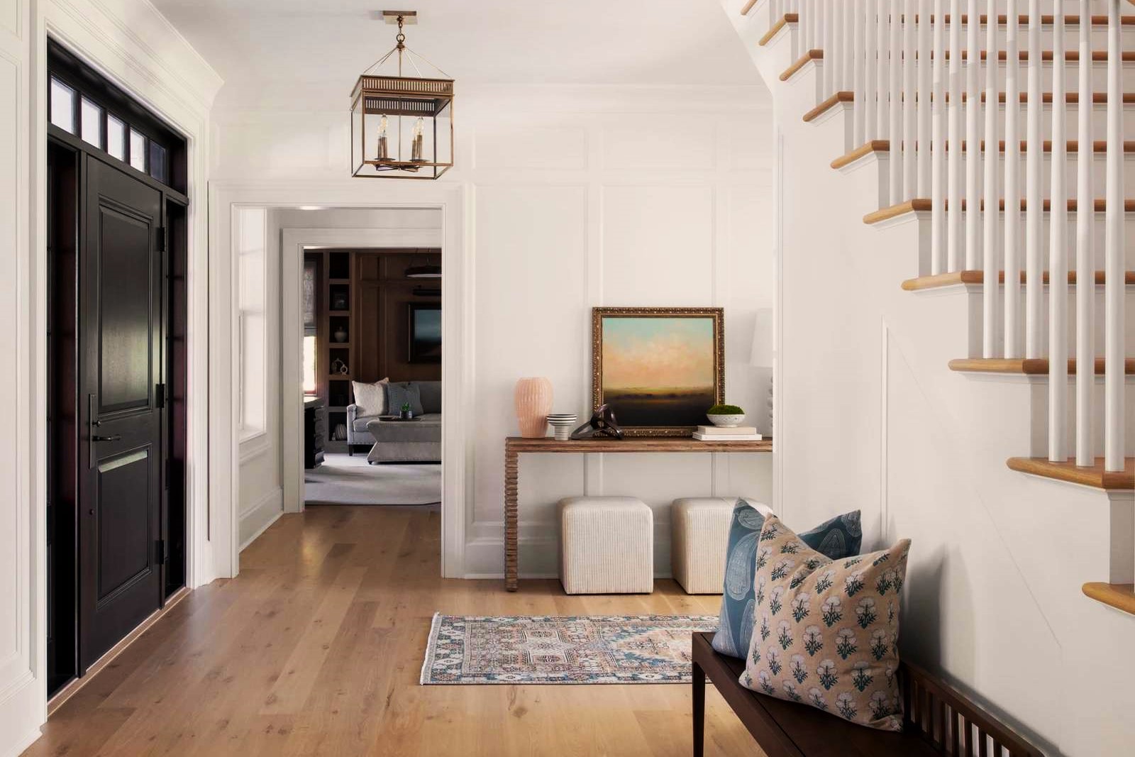 5 Practical Tips For A Clutter-Free Entryway