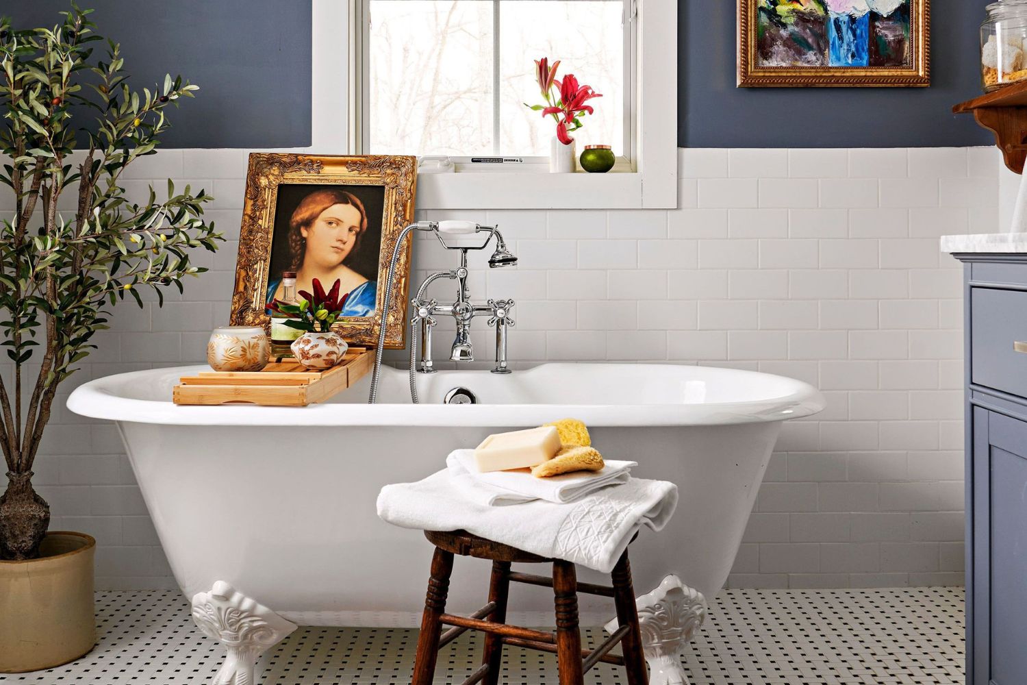 Bringing Old-World Charm To Your Bathroom With Antique Accents