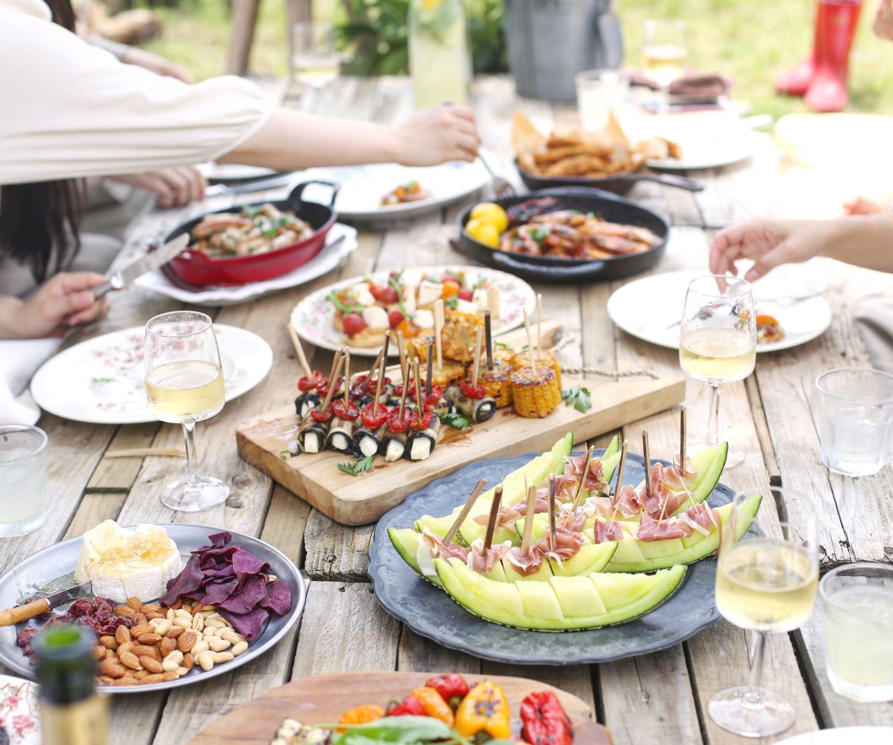 Hosting A Cozy Backyard Brunch Party