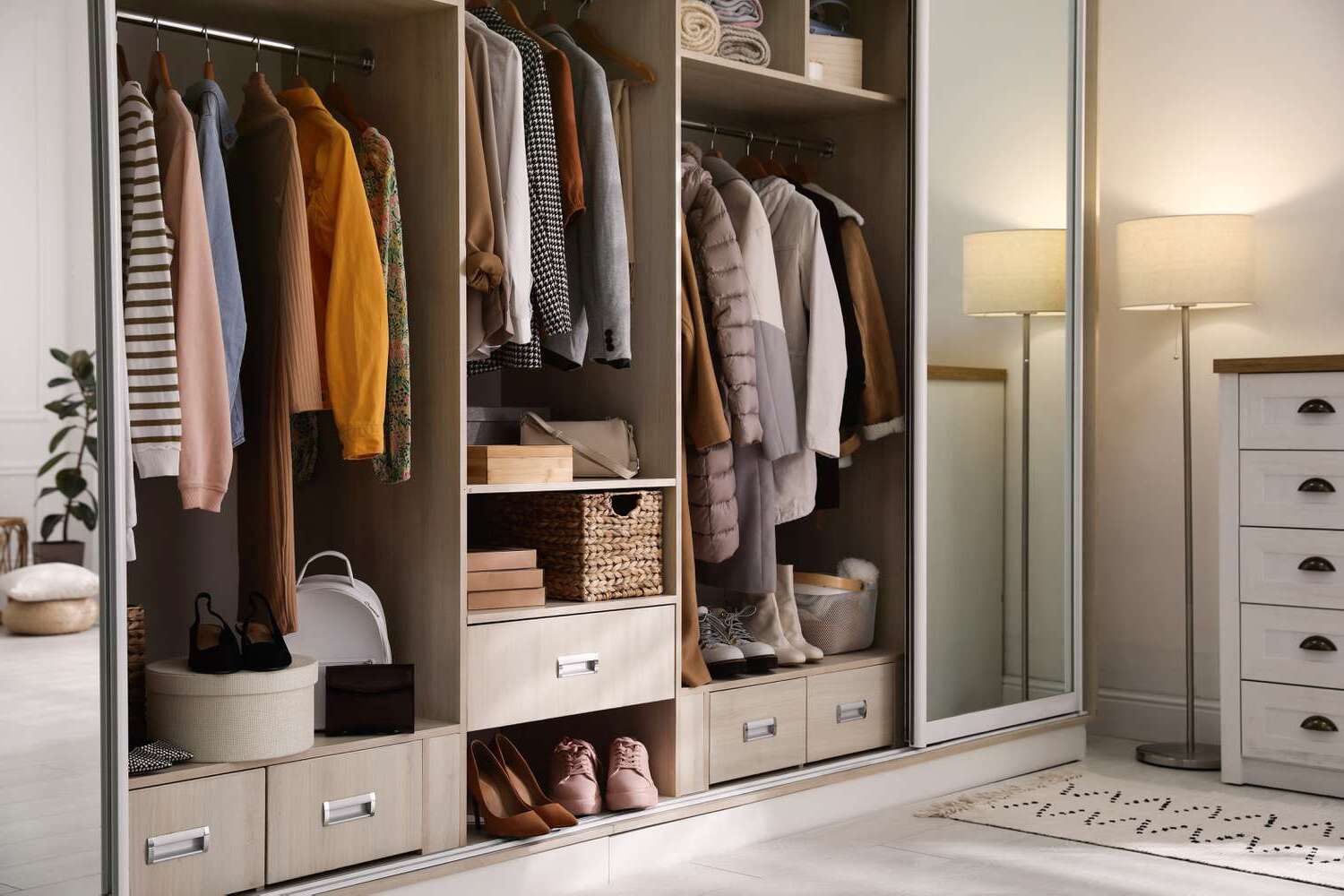 Organizing Your Closet By Season